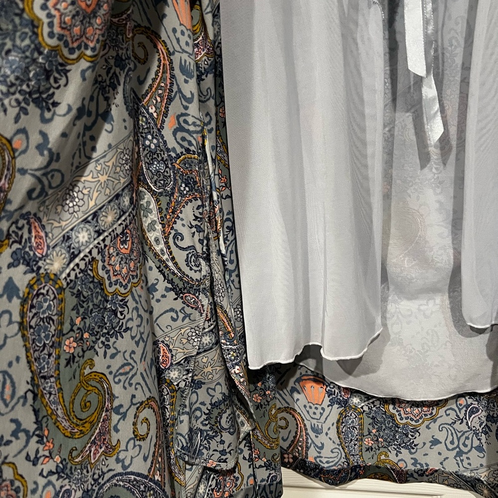 Victoria’s Secret Elegant Paisley Kimono Robe and Jessica Simpson Blue Chemise - Picture 3 of 9
